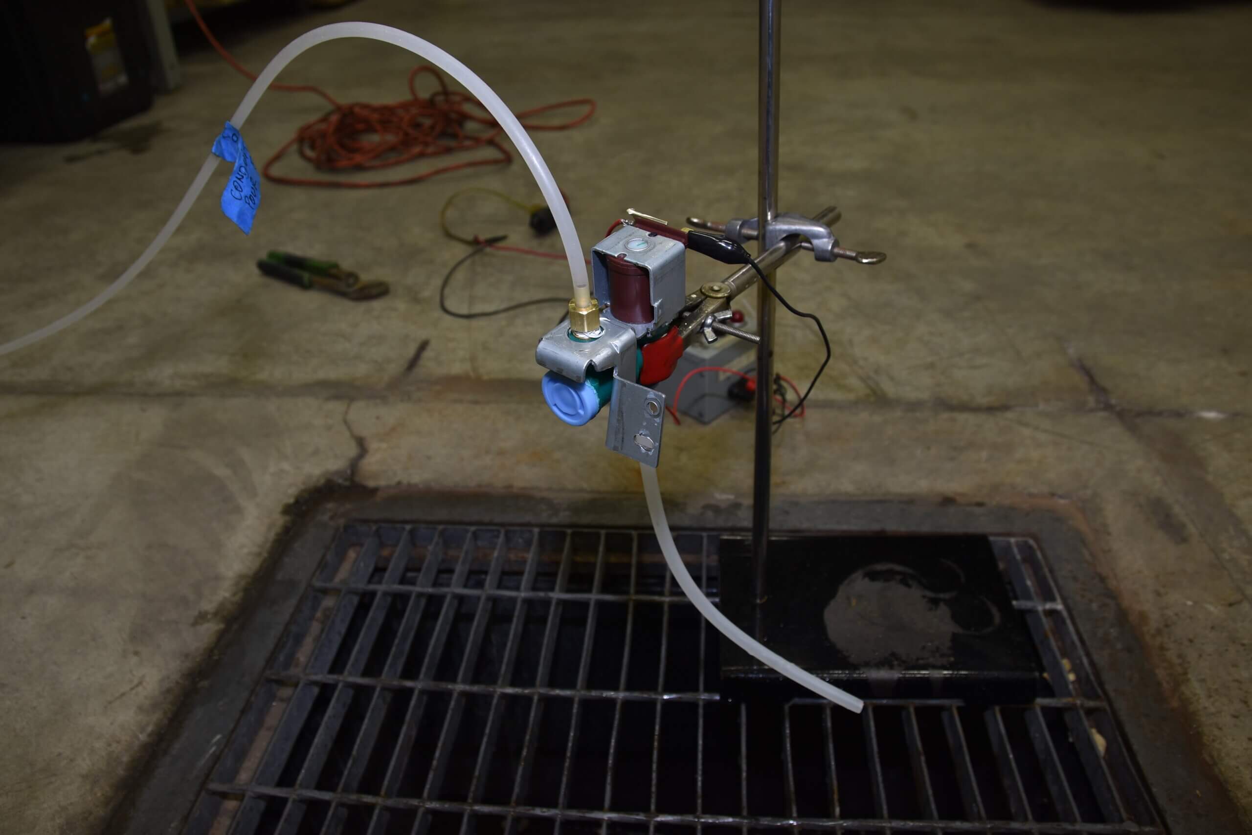 Test setup for a refrigerator solenoid valve Test setup for a refrigerator solenoid valve